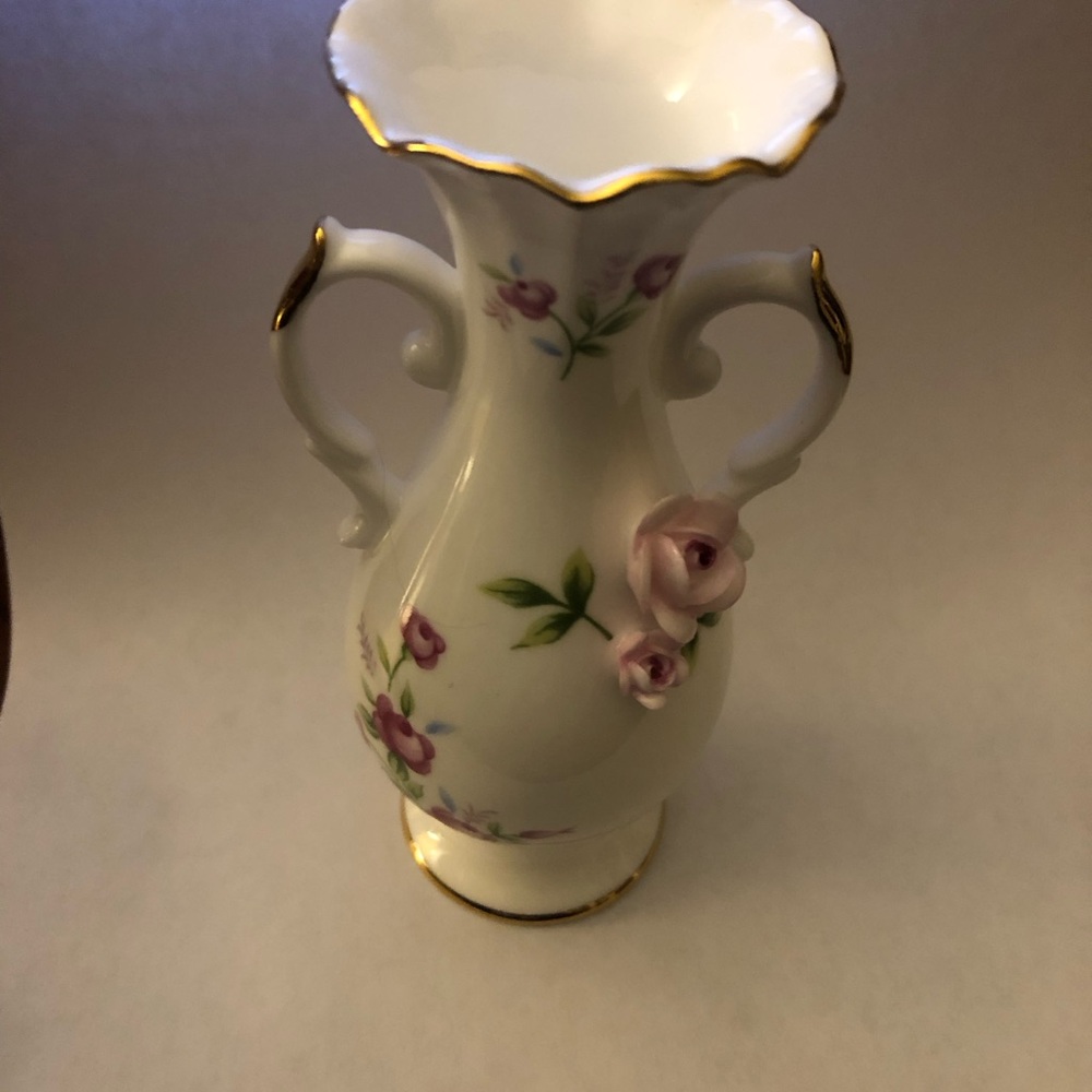 Towel Porcelain White & Pink Floral Double-Handled Bud Vase Gold Trim Vintage